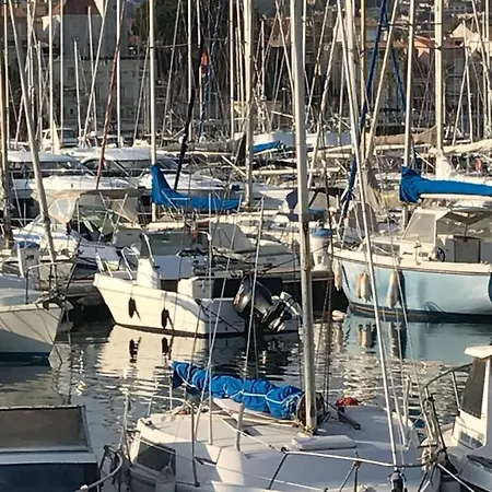 Face A La * Bandol
