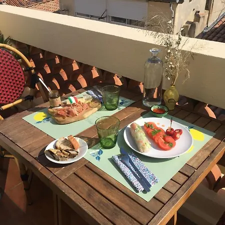 Lägenhet Face A La Bandol