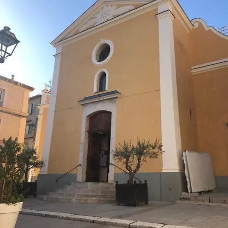 Face A La דירה *